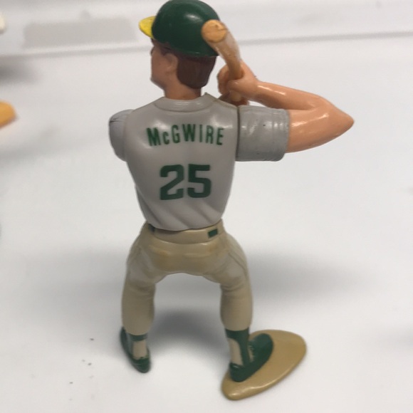 NBA, NFL and MLB Bundle of Figurine’s - Picture 12 of 14